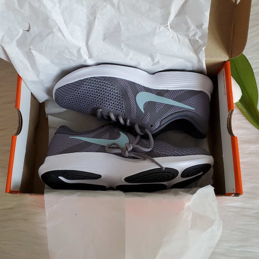 NIKE WOMEN'S SHOES SIZE 8 WIDE - Picture 5 of 7